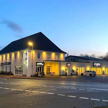 Central Hotel Wagenfeld Екстериор снимка