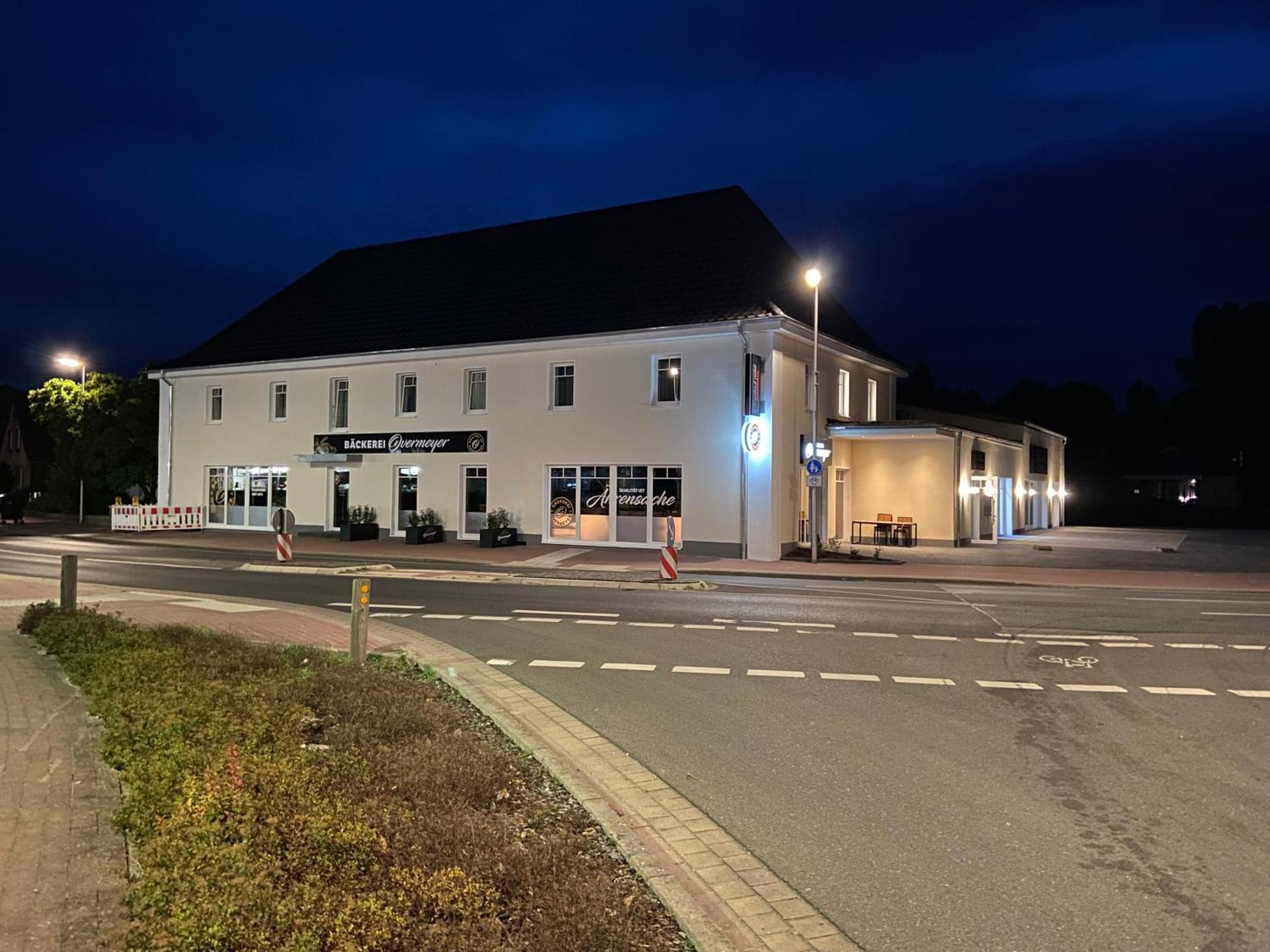 Central Hotel Wagenfeld Екстериор снимка